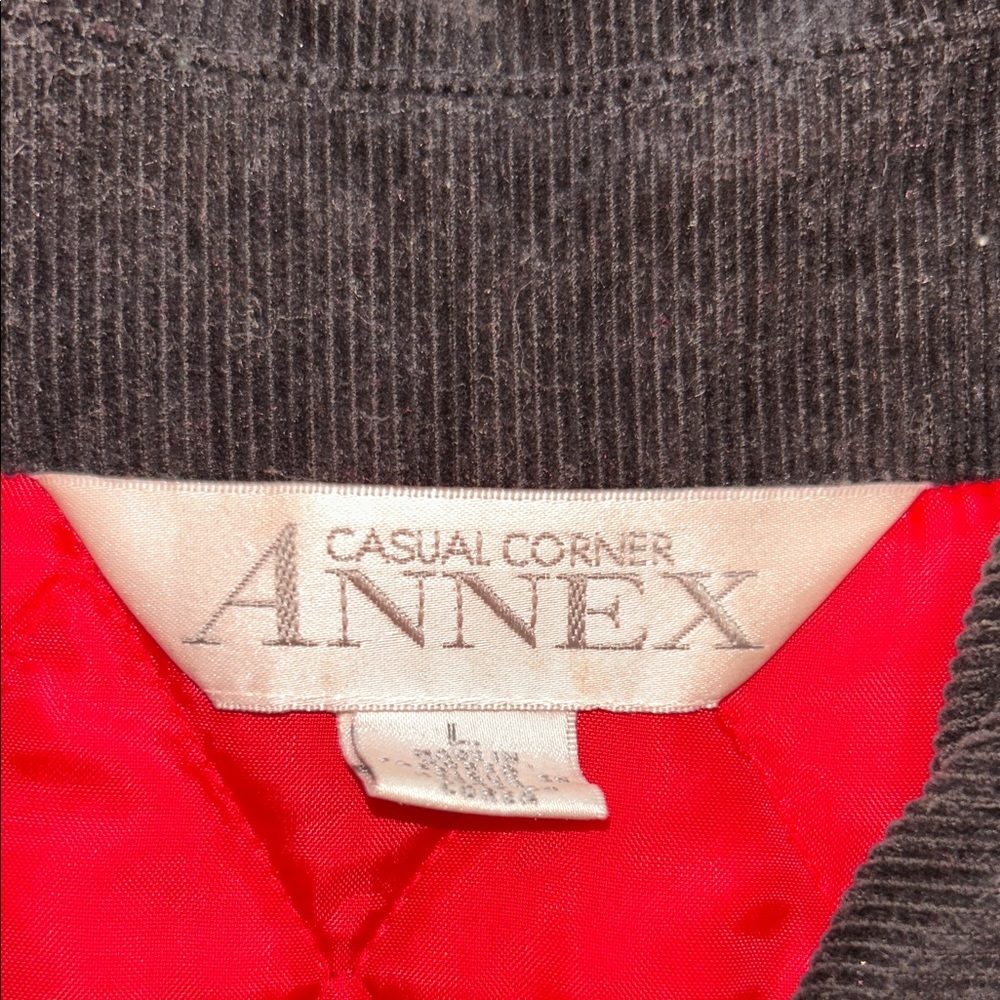 Vintage Women's Quilted Red Barn Jacket with Black Collar - Picture 2 of 7